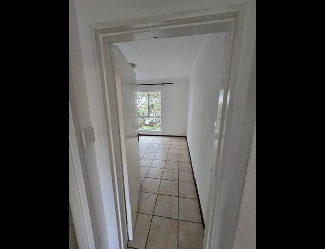 2 bed property to rent in FLORIDA HILLS